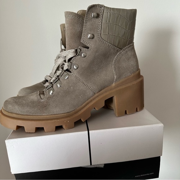 NIB Dolce Vita women’s Rubi Suede Lug sole lace up combat boots size 8.5 - Picture 7 of 8
